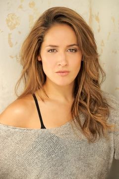 Jaina Lee Ortiz interpreta Det. Annalise Villa