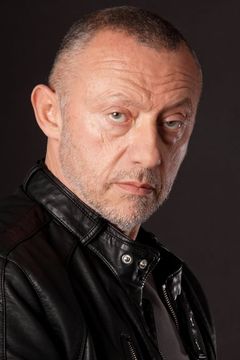 Eric Godon interpreta Foreign Minister