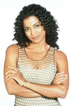 Angelle Brooks interpreta Teacher
