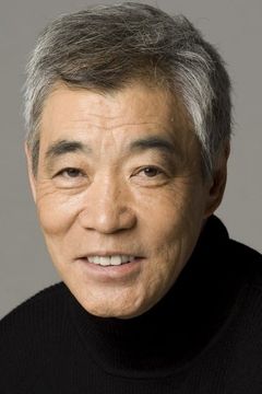 Akira Emoto interpreta Yoritsugu Kawado