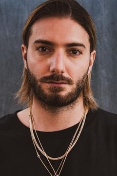 Alesso interpreta Man Replacing Cole at the Pool Party (uncredited)