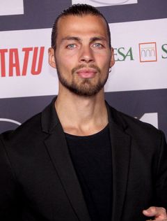 Luca Tartaglia interpreta Roberto