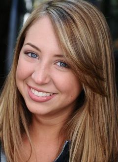 Keely Purvis interpreta Little Girl 143