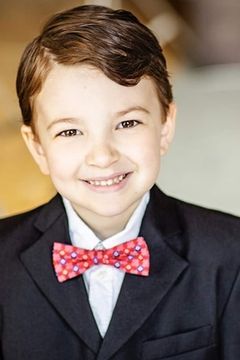 David Kohlsmith interpreta Miles (5 Years Old)