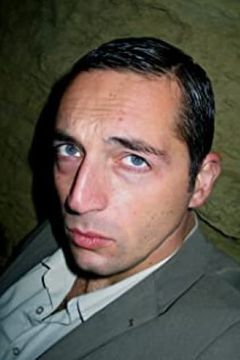 Malcolm Ellul interpreta Bodyguard