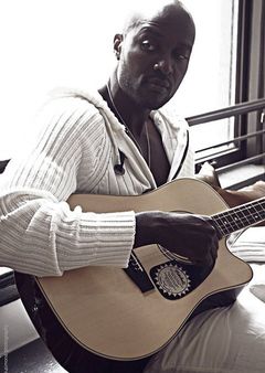 Poncho Hodges interpreta Macy's Security Guard