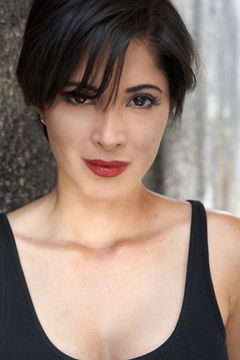 Vivi Pineda interpreta Elena