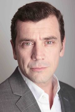 Grégori Baquet interpreta Julien
