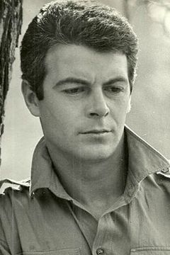 Giancarlo Del Duca interpreta Dr. Juan Suarez