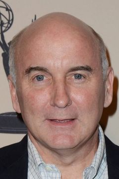 Matt Malloy interpreta Chet Antieau