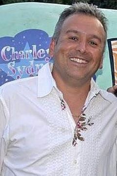 Victor Serfaty interpreta Diego