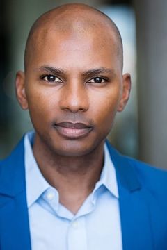 Jason Linere-White interpreta Additional Voices (voice)