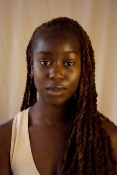 Nia Ashi interpreta Teen Rita Marley