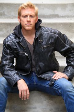 Nick Benseman interpreta Dayton Thug (uncredited)