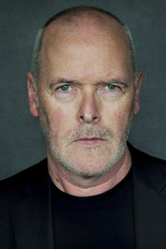 Michael Bott interpreta Dr. Osborn