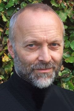 Malcolm Freeman interpreta Colonel