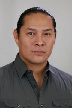 Ryan Begay interpreta Javier