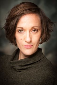 Nadia Albina interpreta Jennie