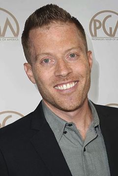 Mark Rickard interpreta Announcer (voice)(uncredited)