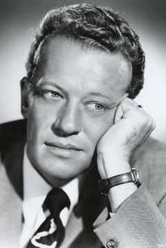William Talman interpreta Officer Bob Johnson