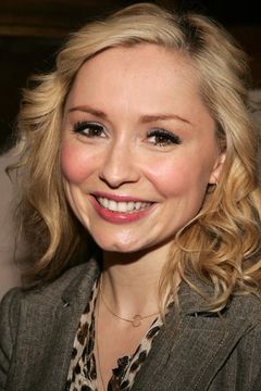 Nina Siemaszko interpreta Cassie