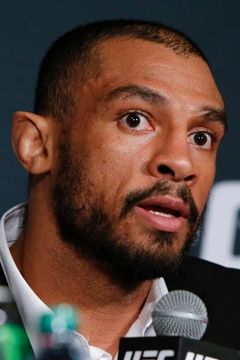 Roan Carneiro interpreta Marcos Santos