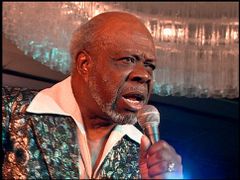 Rufus Thomas interpreta Theo Johnson