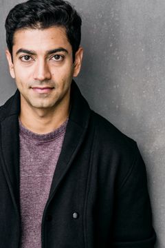 Adam Aseem Tiwari interpreta Foreign Born Circler