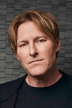 Tyler Bates interpreta Ravager Pilot (uncredited)
