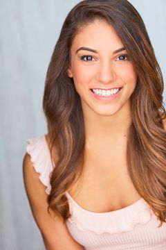 Maria Alexis Rodriguez interpreta Isa