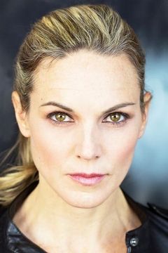Kate Drummond interpreta Helen Sharpe