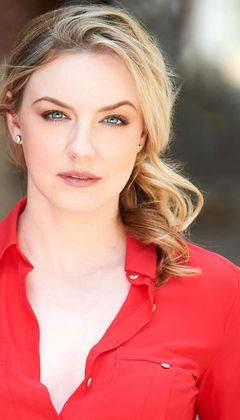 Kristin Adams interpreta Alice