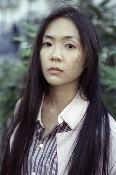 Chun-Ting Lin interpreta Thai Medical Staff (uncredited)