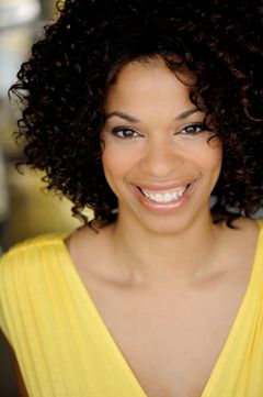 Nkechi Okoro interpreta Chinatown Pedestrian (uncredited)