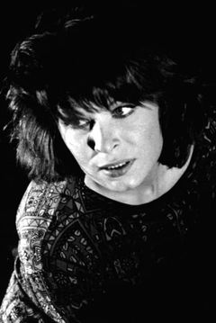 Lea Lander interpreta President's Wife