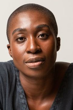 Vivienne Acheampong interpreta Alice's Mum