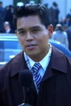 Bob DeCastro interpreta Field Reporter