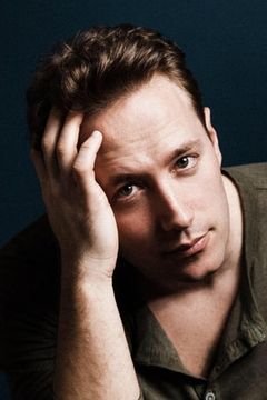 Kent Moran interpreta Football Player (uncredited)