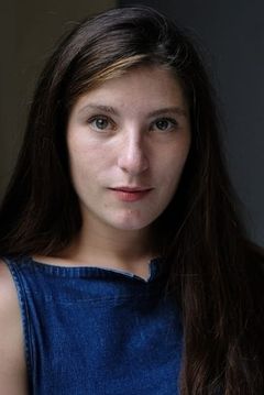 Savannah Rol interpreta Gendarme / Sandra