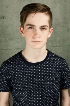 Logan Thompson interpreta Victor Criss