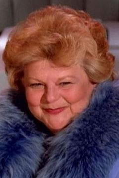Bunny Summers interpreta Mrs. Nadler