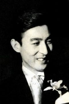 Akihiko Hirata interpreta Inspector Tominaga
