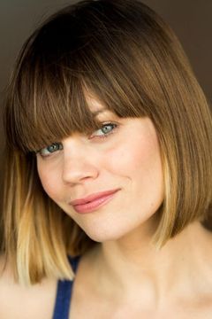 Samantha Shelton interpreta Yvonne