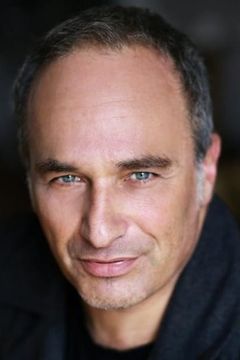 Pierre Gribling interpreta Jacques, le mari de Violette