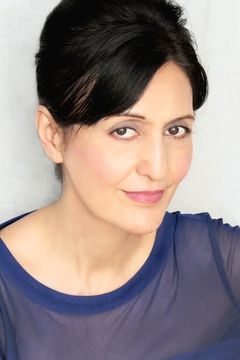 Jacqueline Antaramian interpreta Desk Nurse