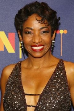 Adriane Lenox interpreta Sandy