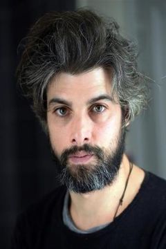 Micha Lescot interpreta Myosotis