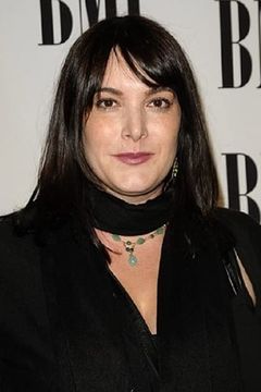 Danielle Brisebois interpreta Singer