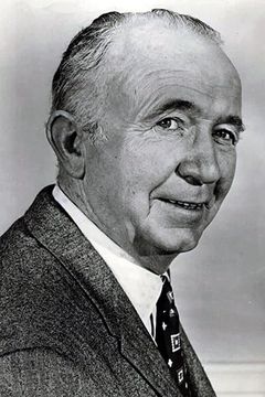 Walter Brennan interpreta'Groot' Nadine