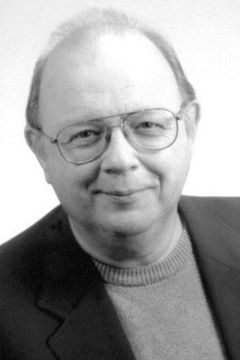 Davis Gloff interpreta Darrell